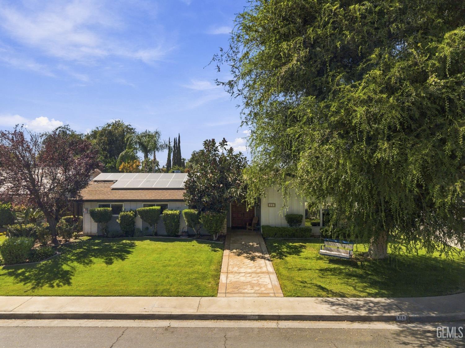 605 Hewlett Street