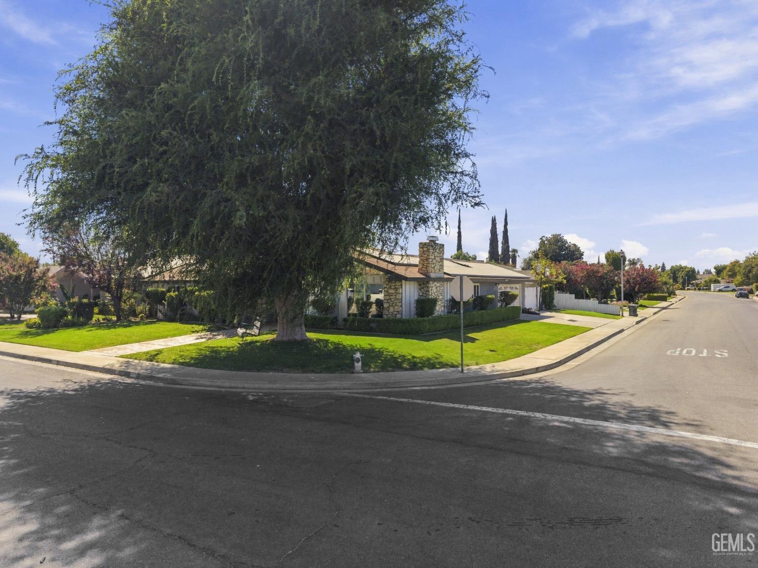605 Hewlett Street