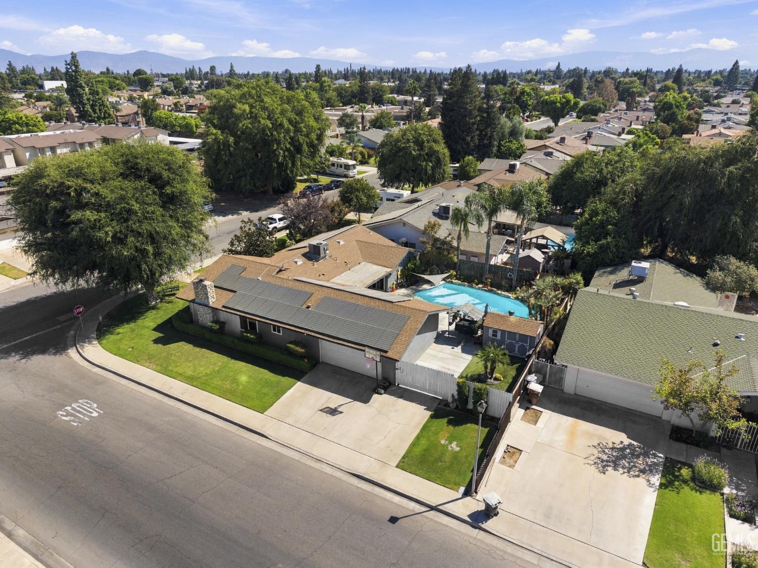 605 Hewlett Street