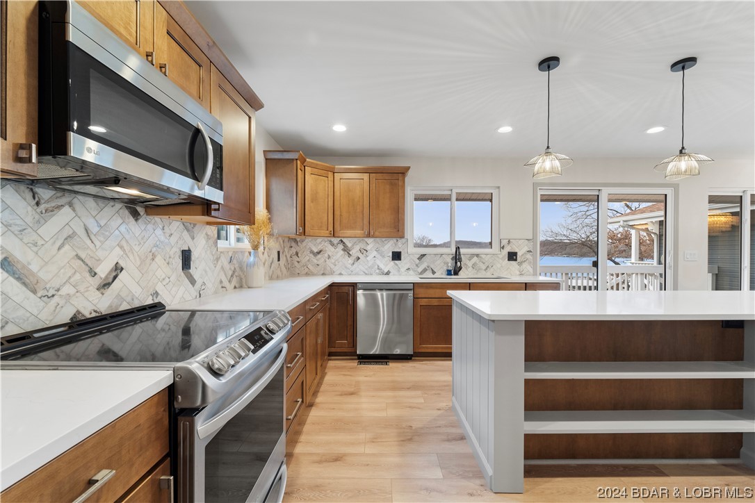6631 Northview Dr