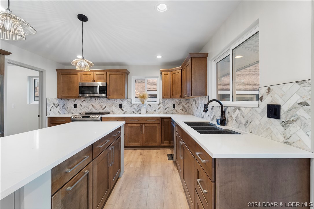 6631 Northview Dr
