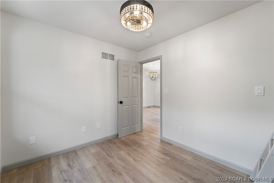 6631 Northview Dr