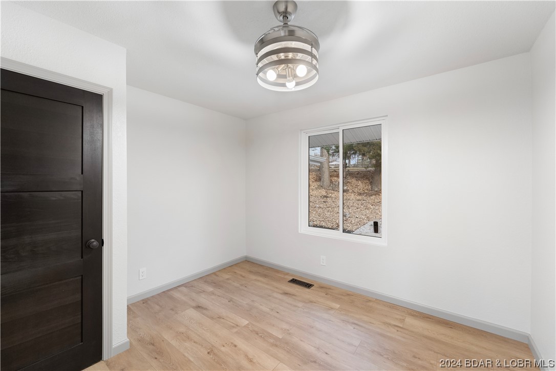 6631 Northview Dr