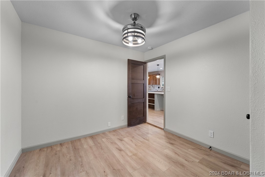 6631 Northview Dr