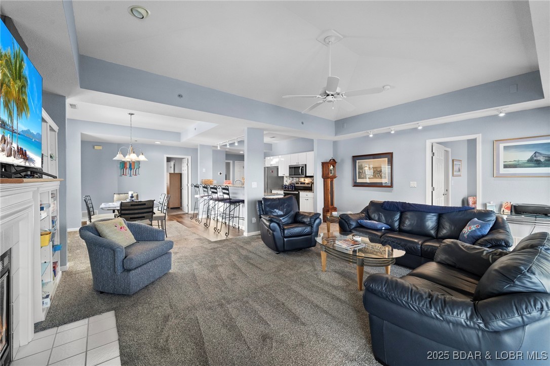 372 W. Palisades Condo Drive 4B