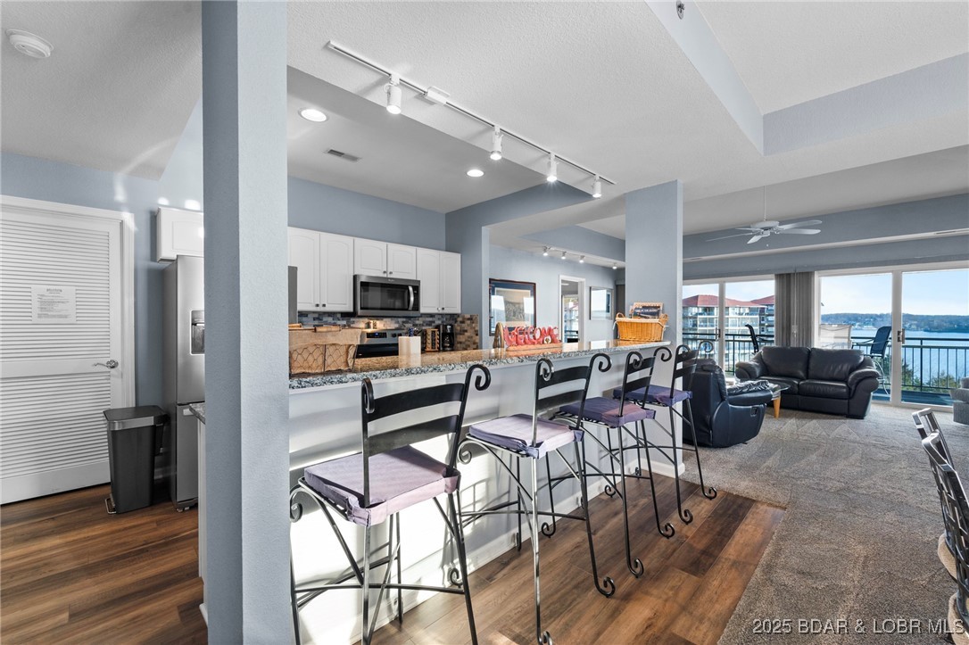 372 W. Palisades Condo Drive 4B