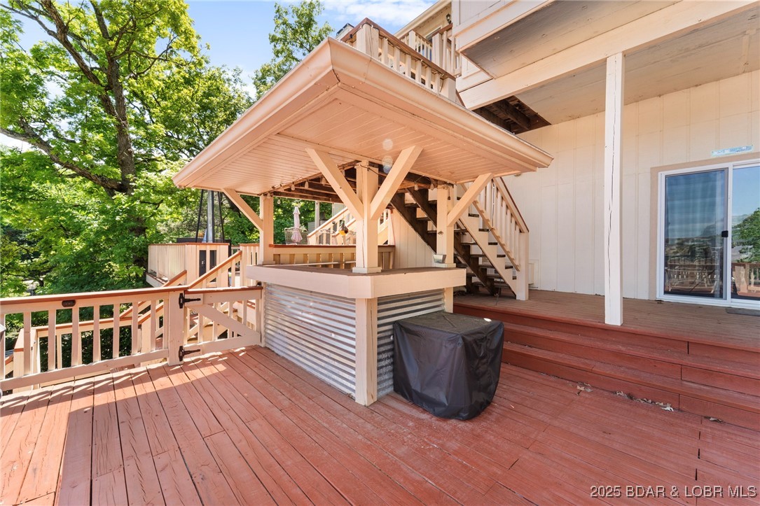 70 Ravenwood Drive
