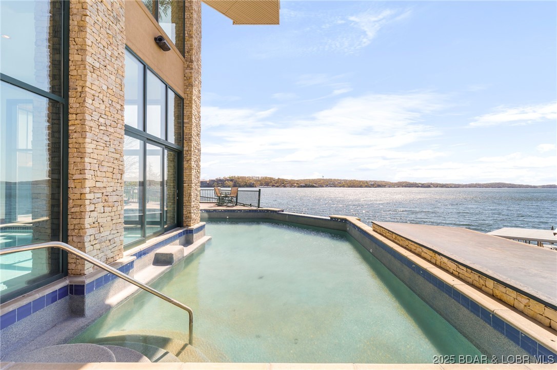 1145 Beacon Pointe Circle