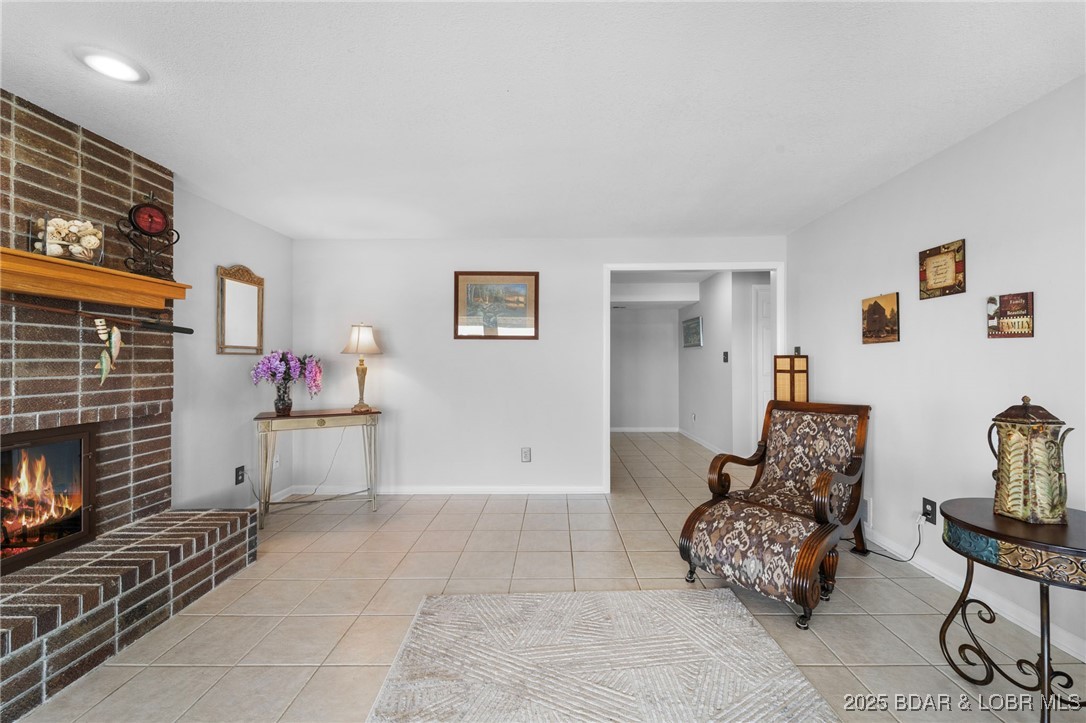 140 Old English Point