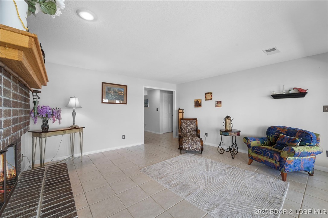 140 Old English Point