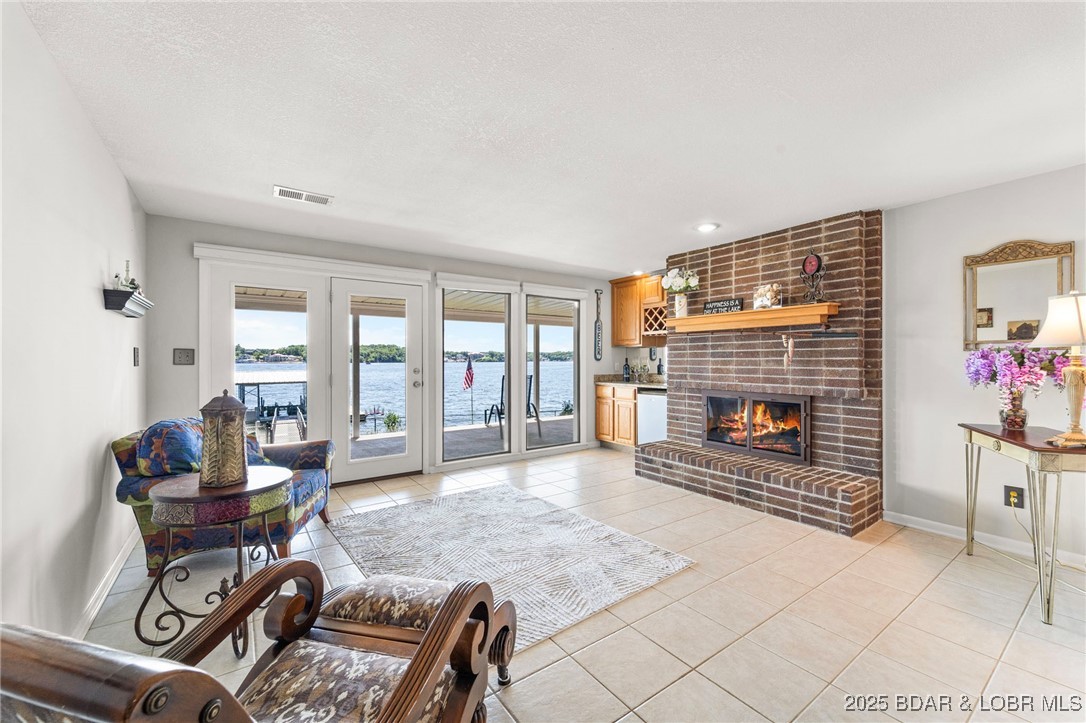 140 Old English Point