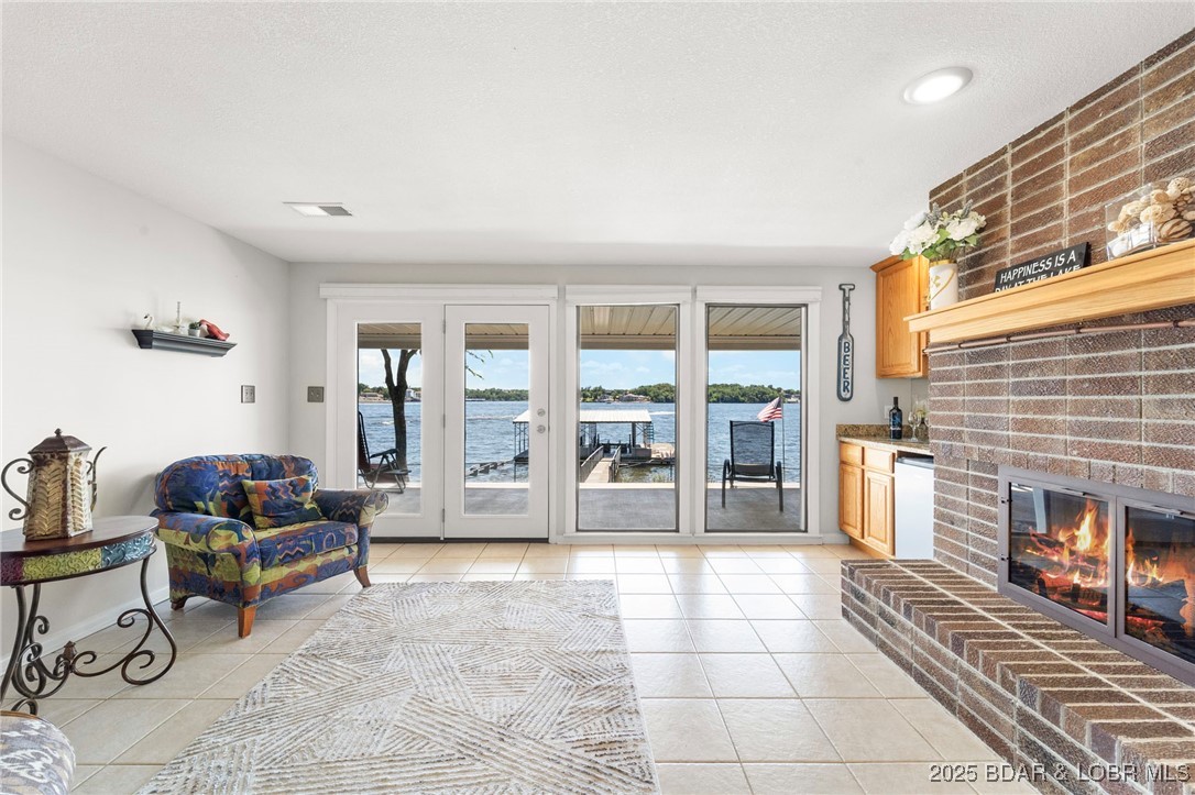 140 Old English Point