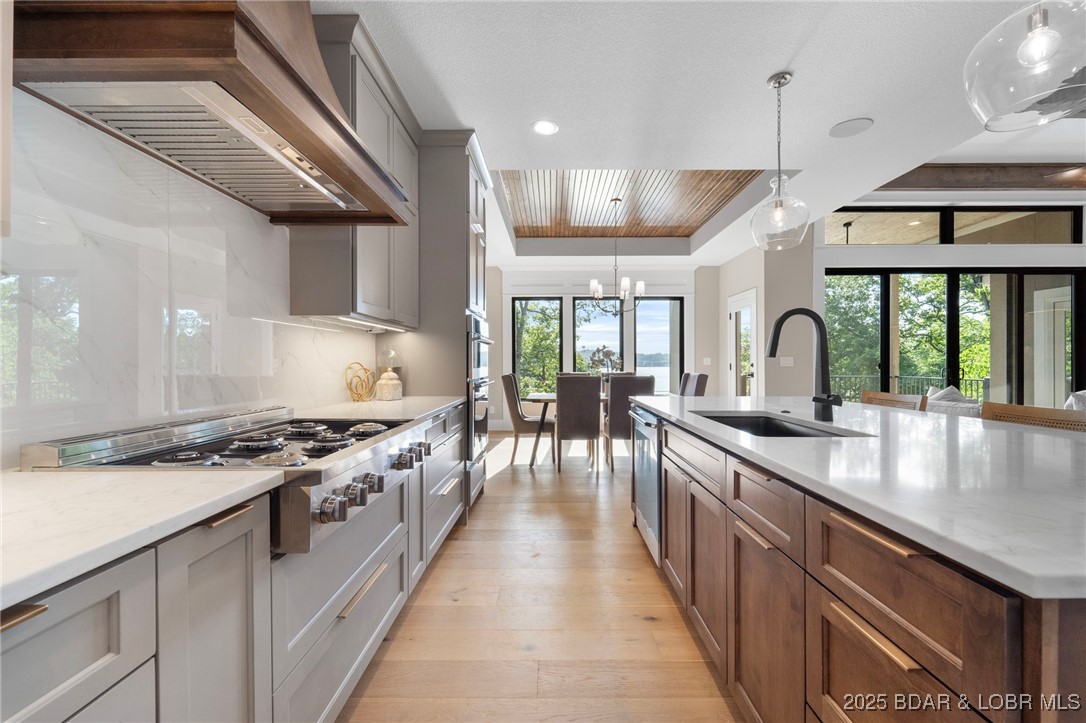 578 Via Del Lago Drive