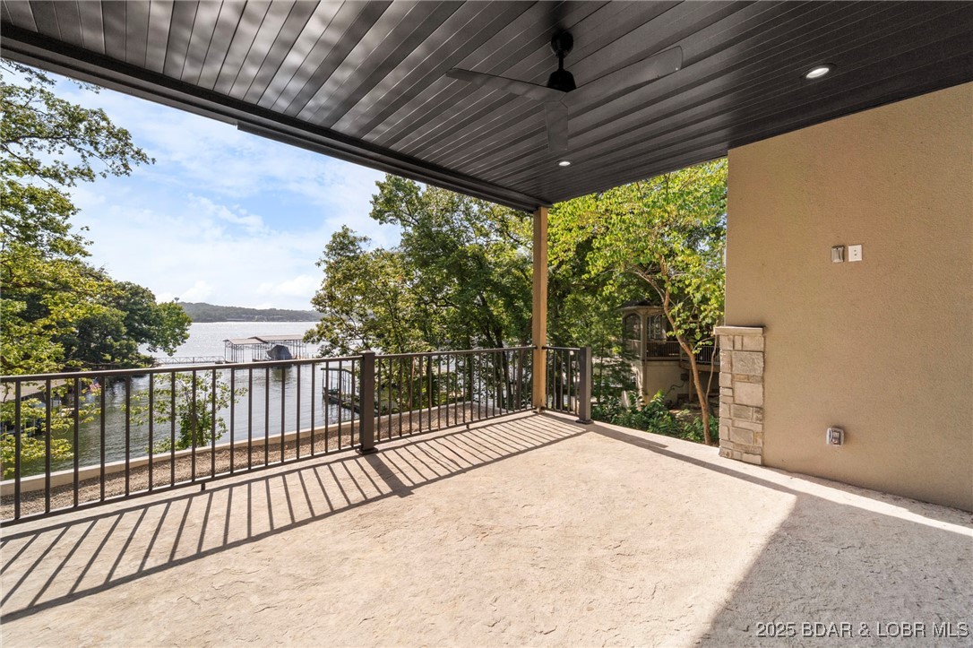 578 Via Del Lago Drive