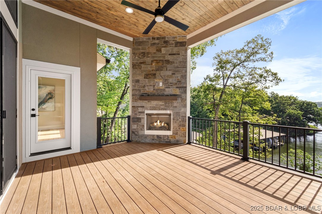 578 Via Del Lago Drive