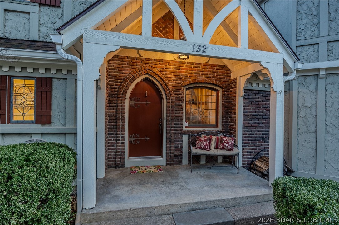 132 Old English Point