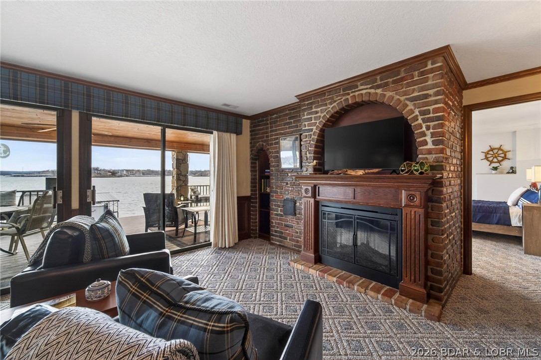 132 Old English Point