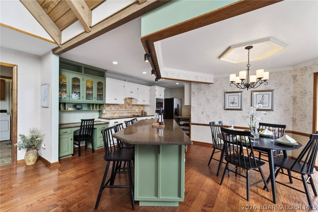 132 Old English Point