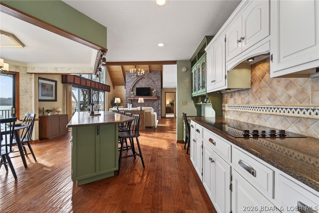 132 Old English Point