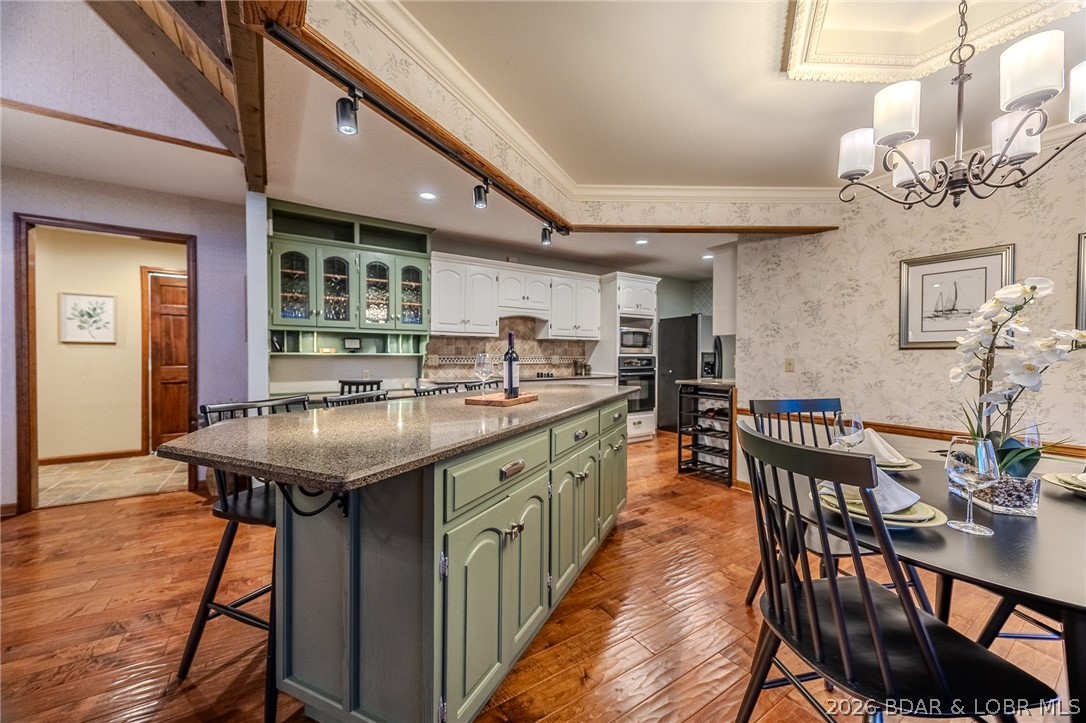 132 Old English Point