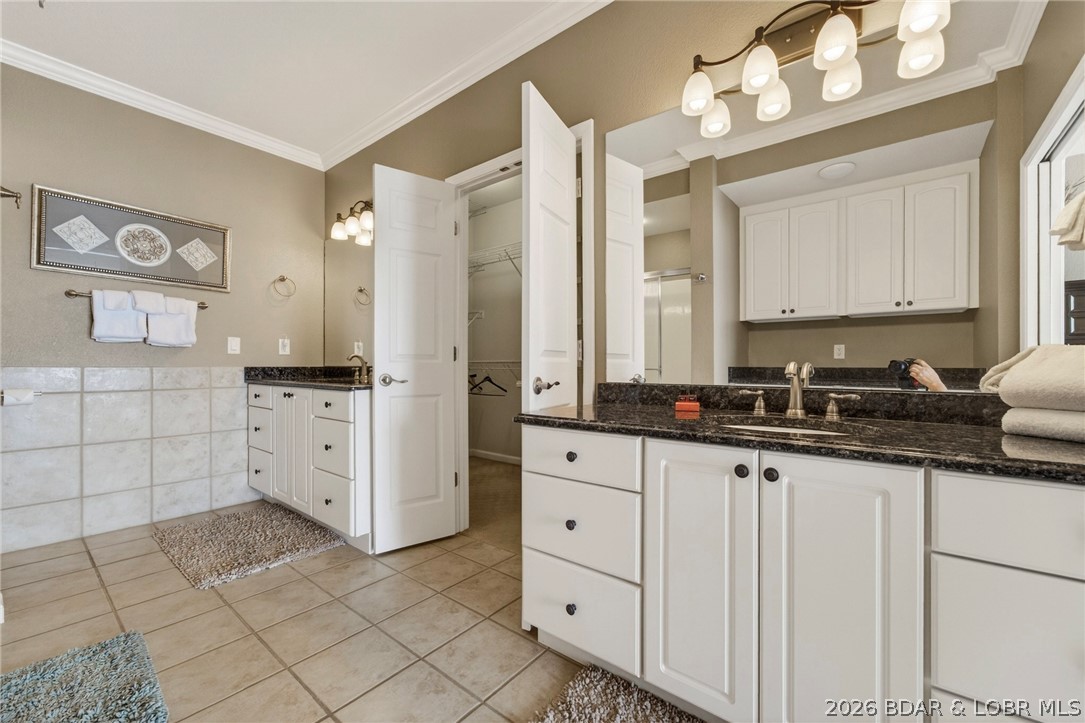 228 Palisades Condo Drive 3B