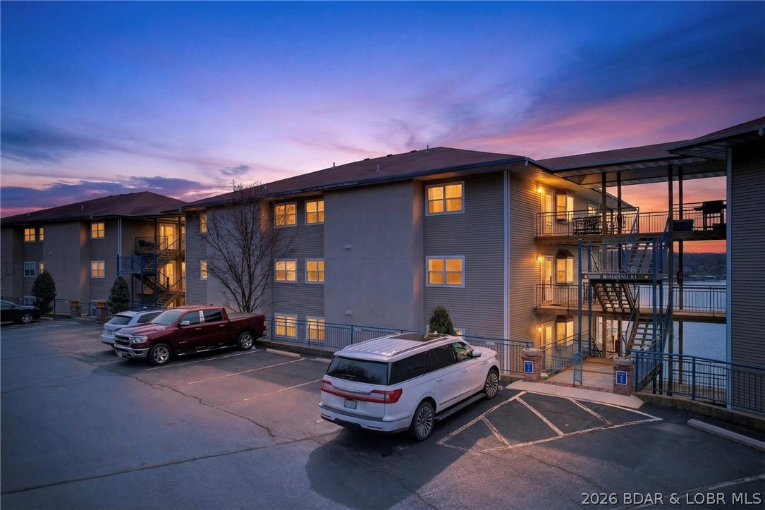 228 Palisades Condo Drive 3B