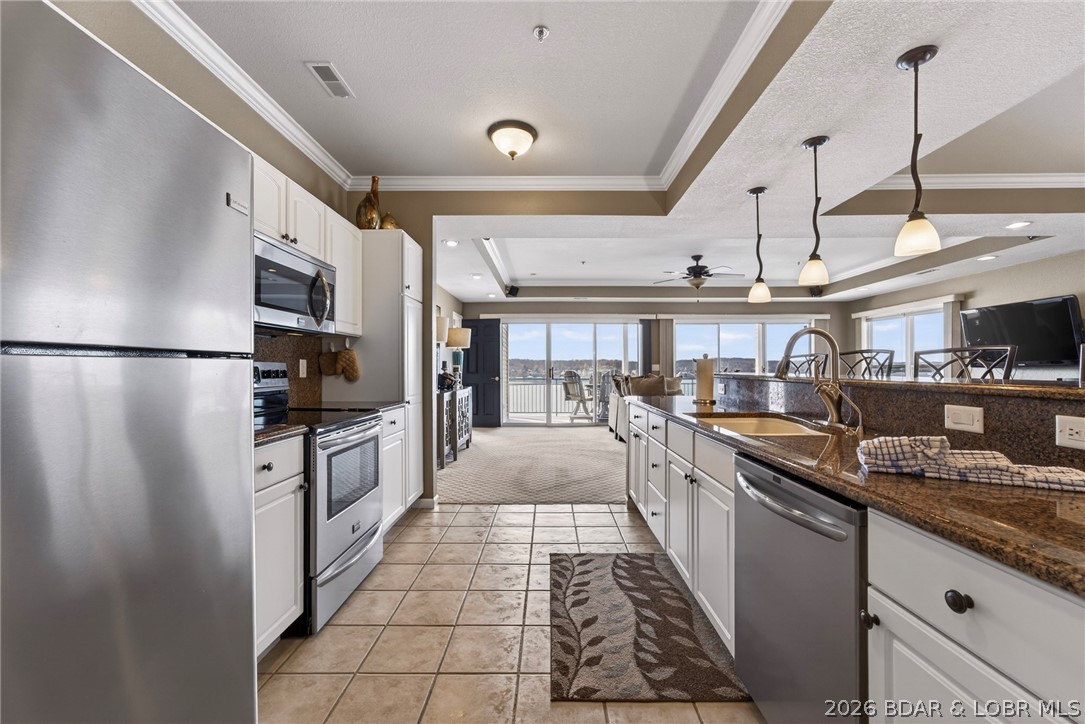 228 Palisades Condo Drive 3B