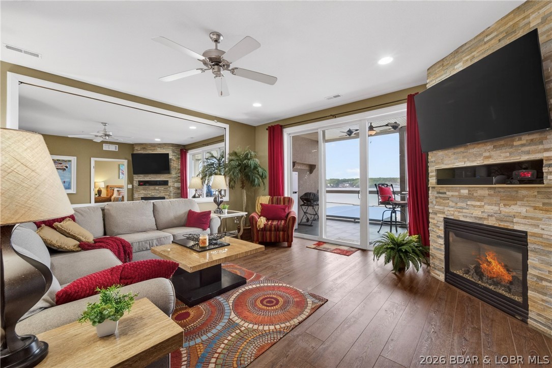 1220 Lands End Parkway 209