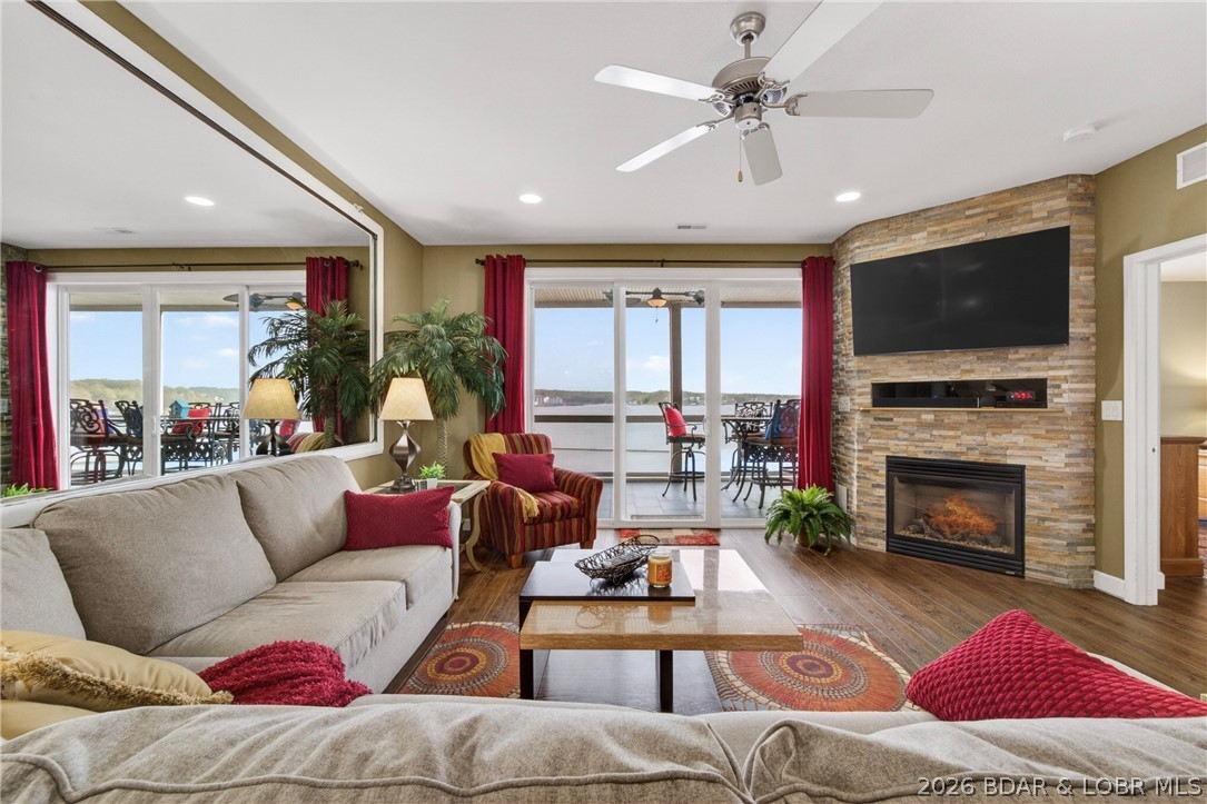 1220 Lands End Parkway 209