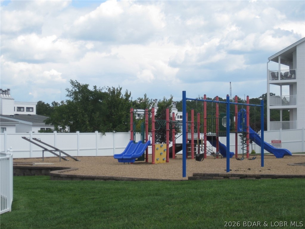 1220 Lands End Parkway 209