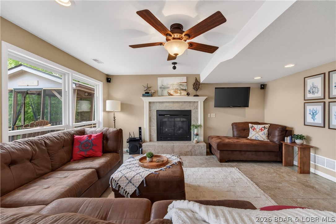 1232 Parkers Point