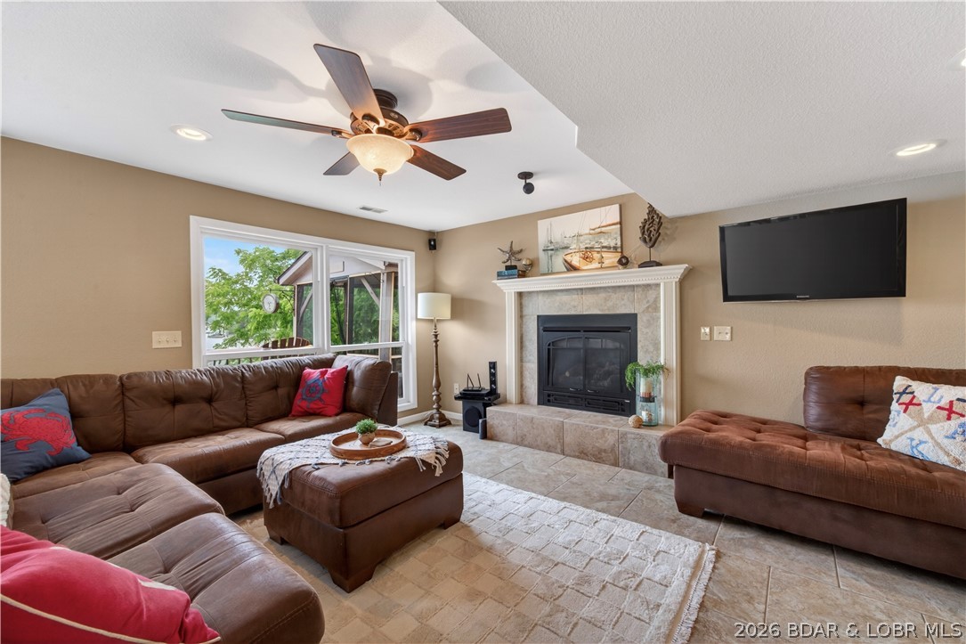 1232 Parkers Point