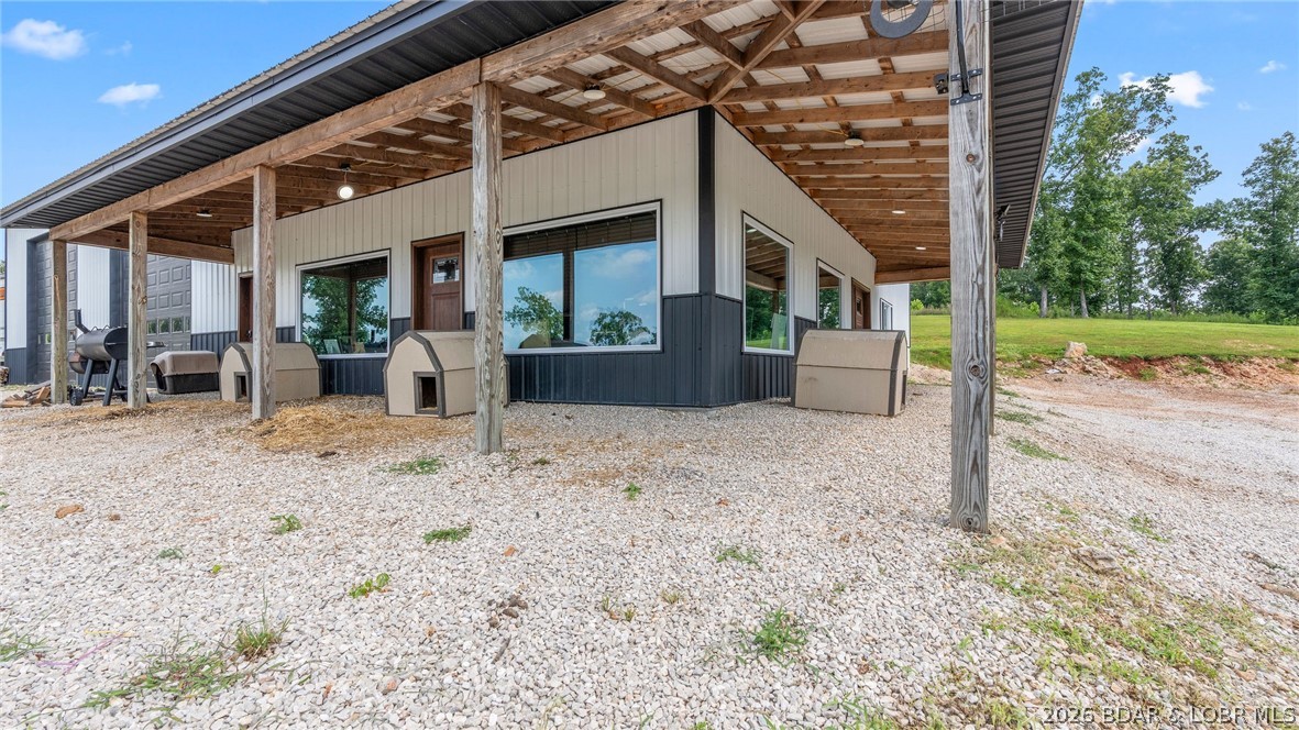 1805 HWY 52