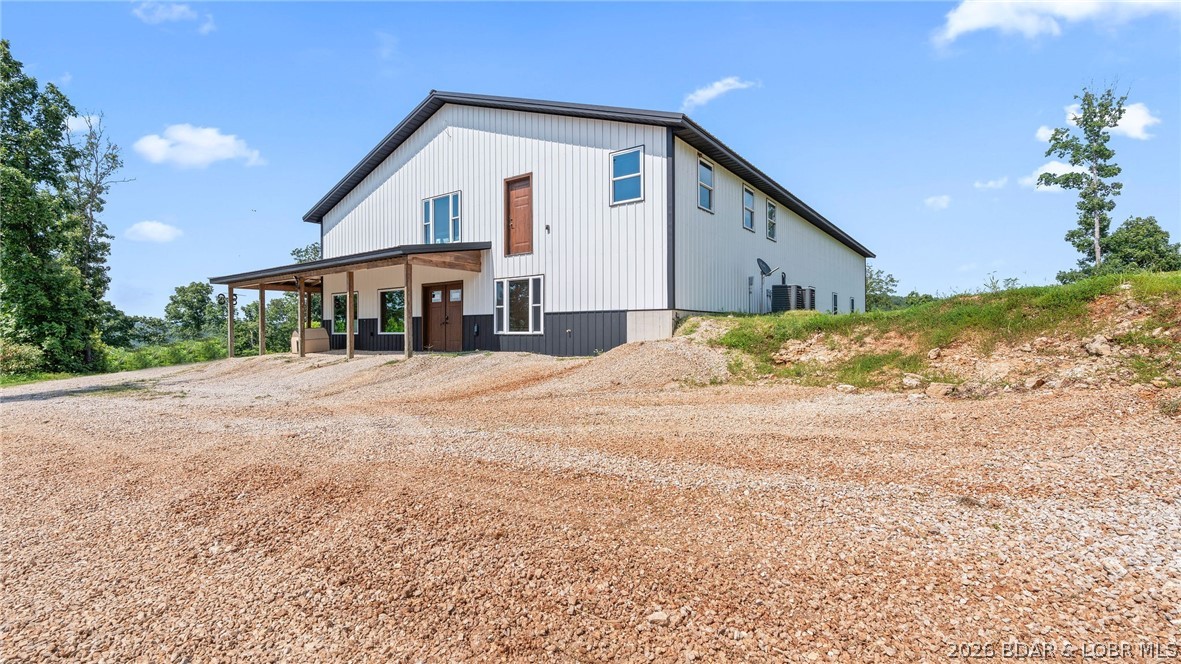 1805 HWY 52