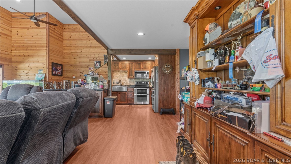 1805 HWY 52
