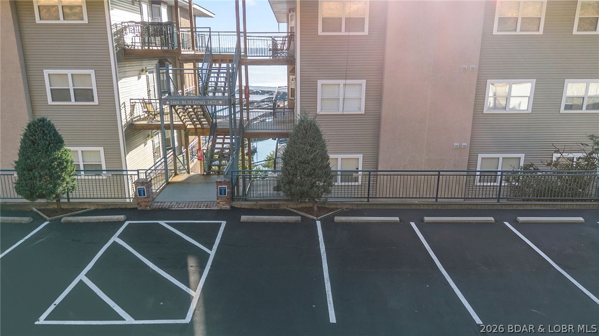 142 Palisades Condo Drive E 2A