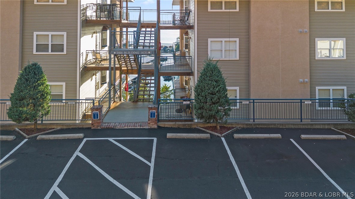 142 Palisades Condo Drive E 2A
