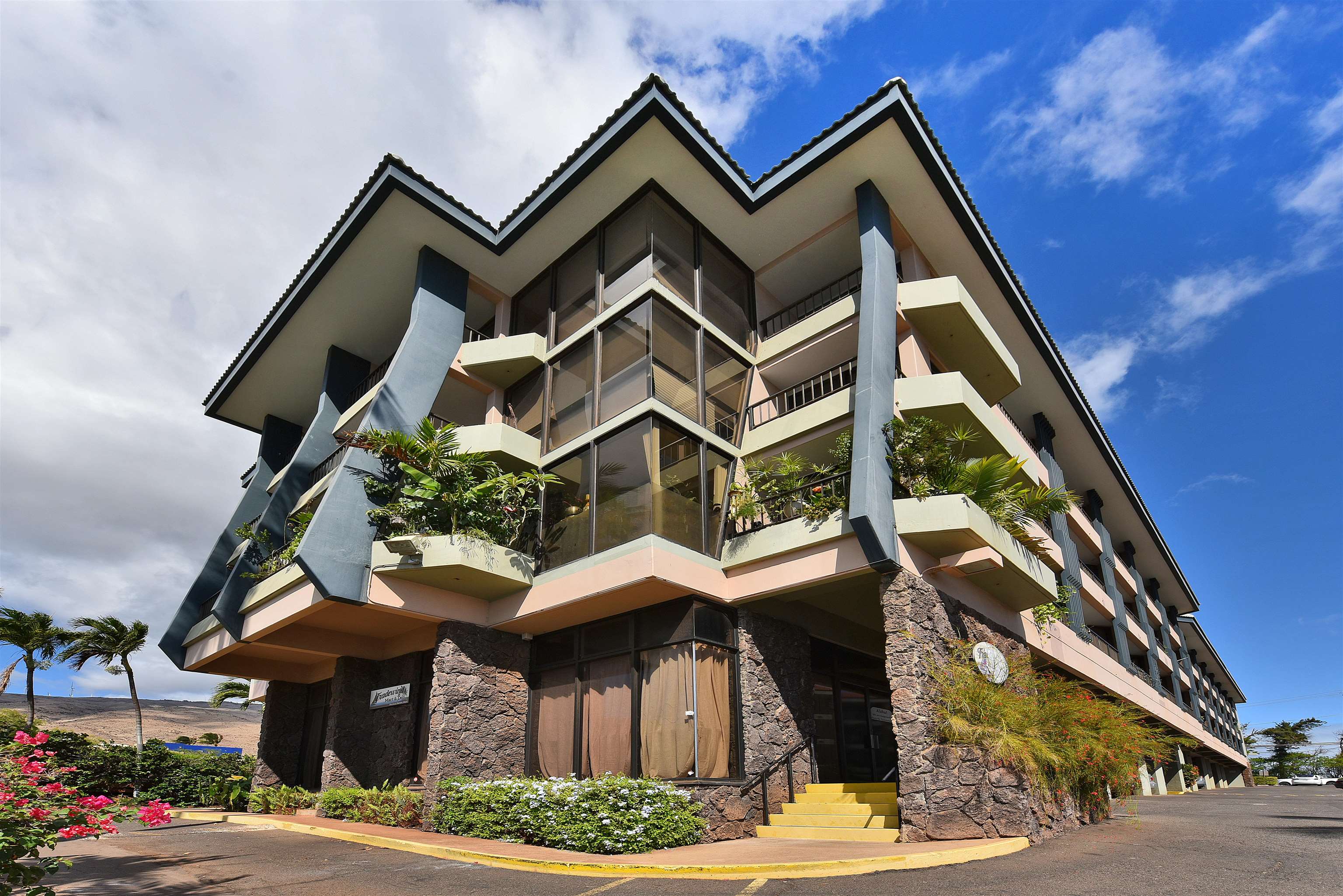 20 HAUOLI St Unit: 305