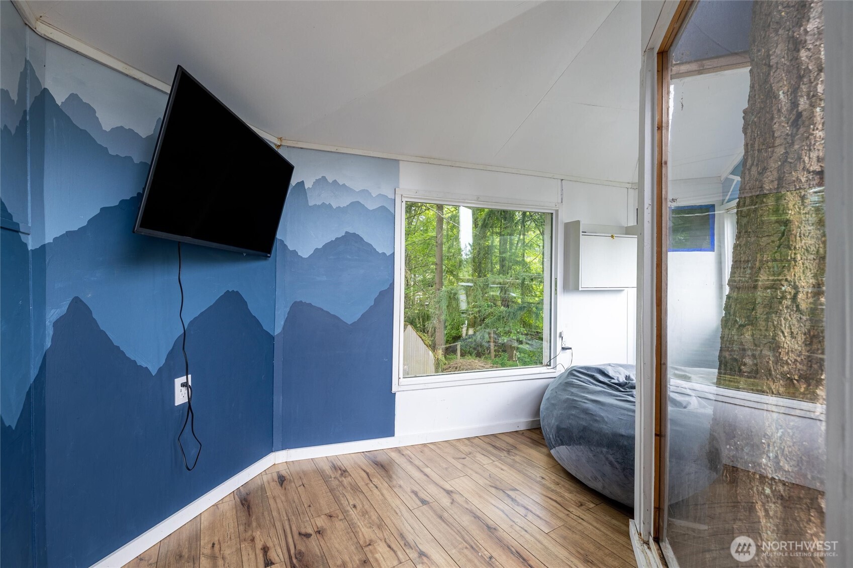 1933 Lake Crest Drive