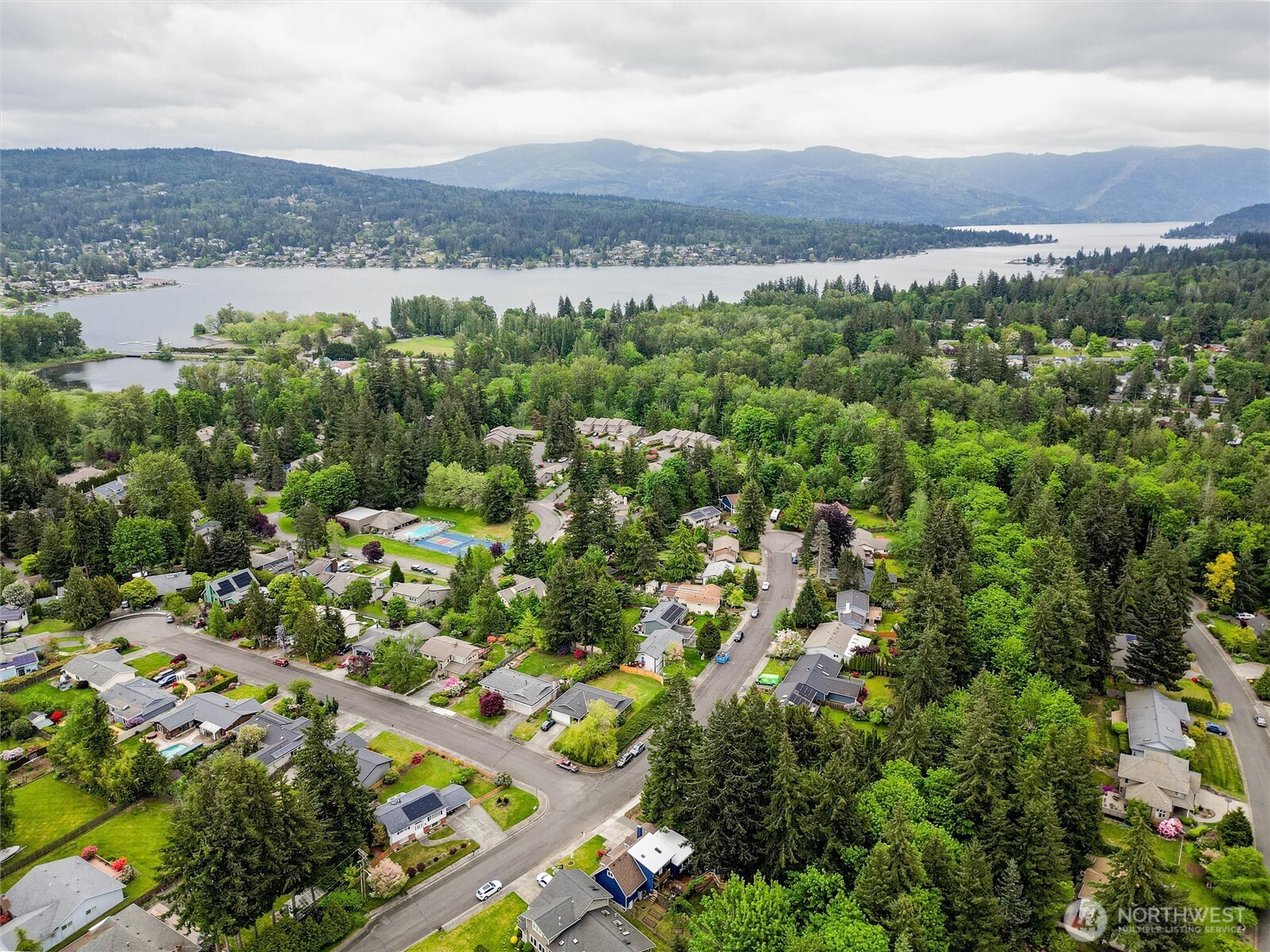 1933 Lake Crest Drive