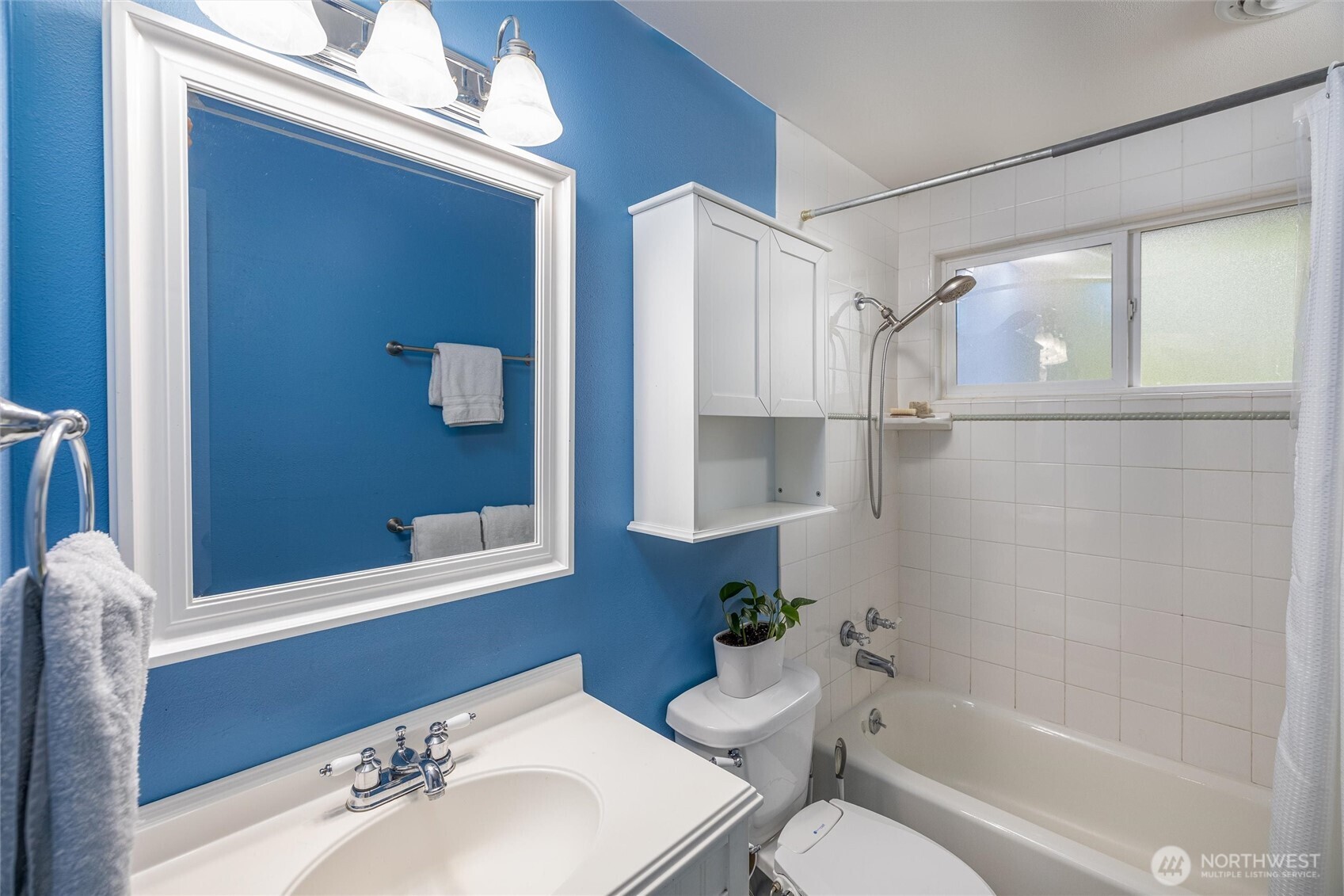 1933 Lake Crest Drive