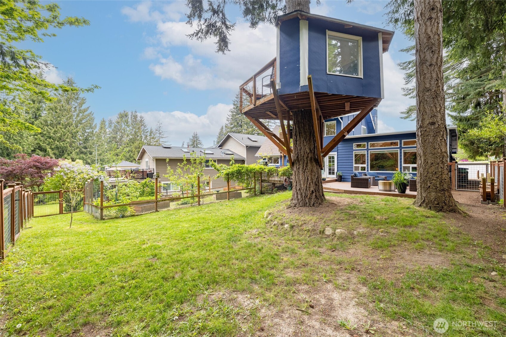 1933 Lake Crest Drive