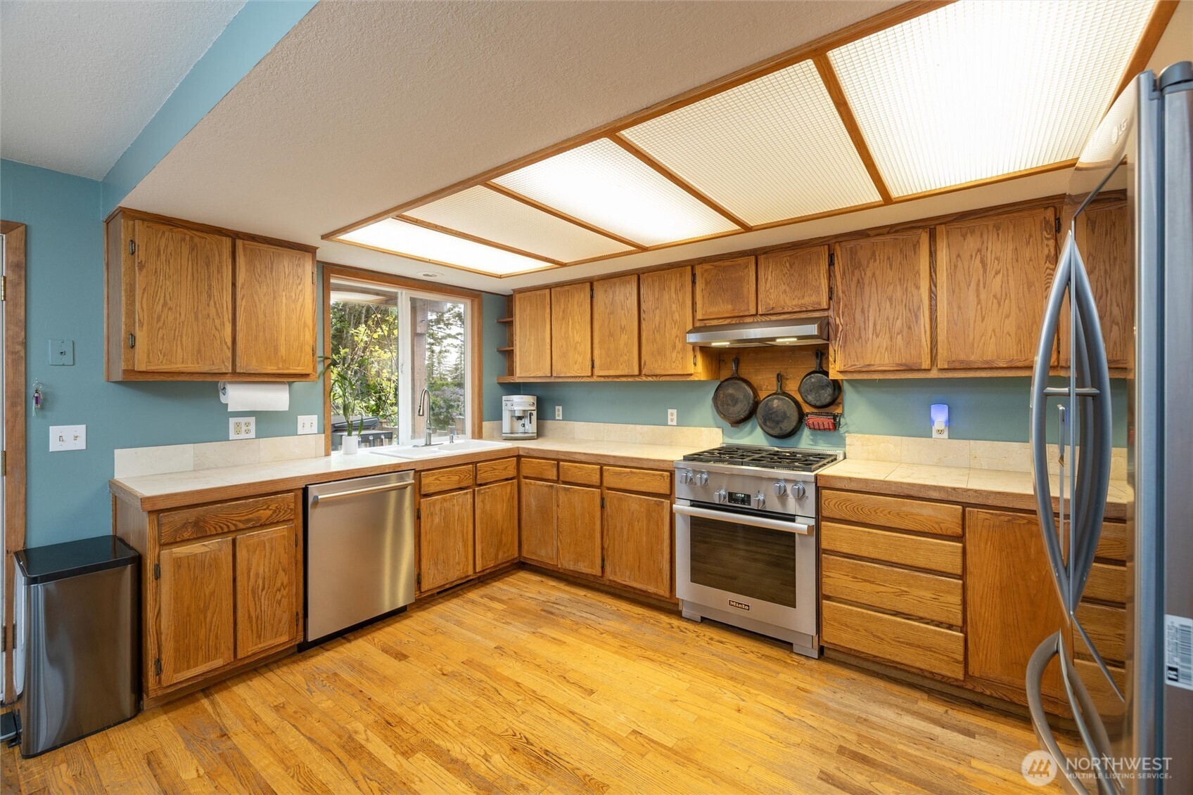 1933 Lake Crest Drive