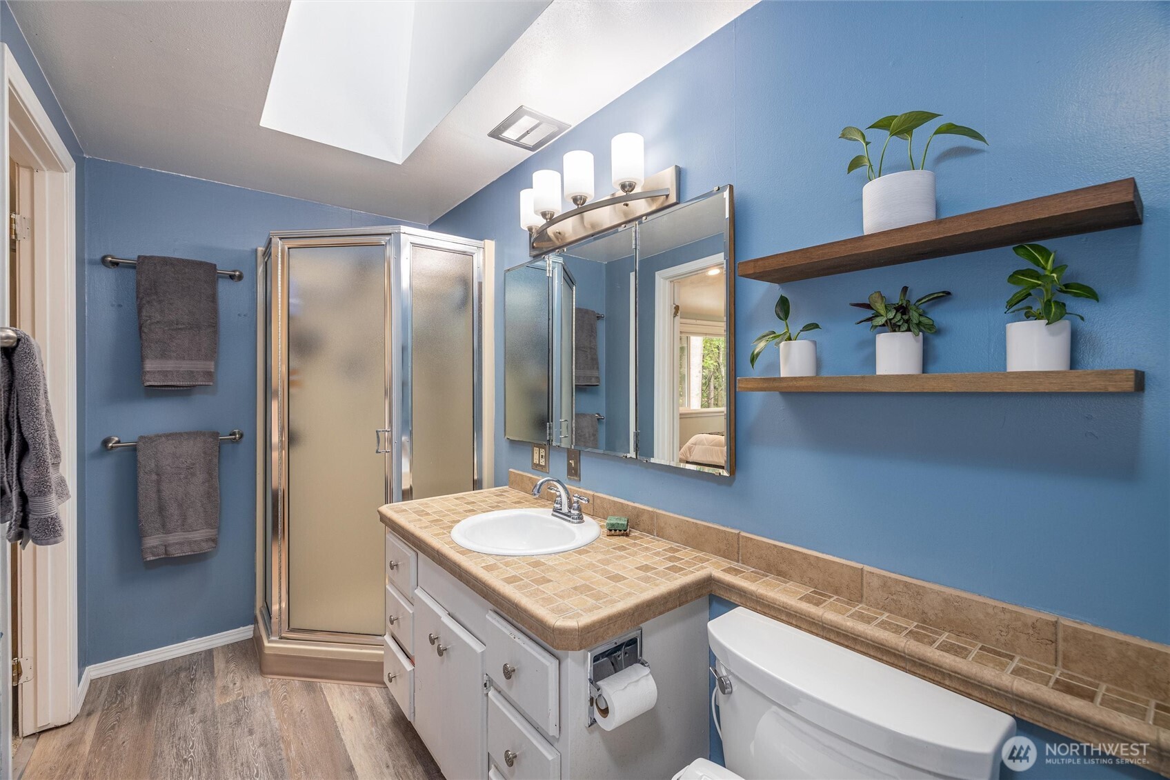 1933 Lake Crest Drive