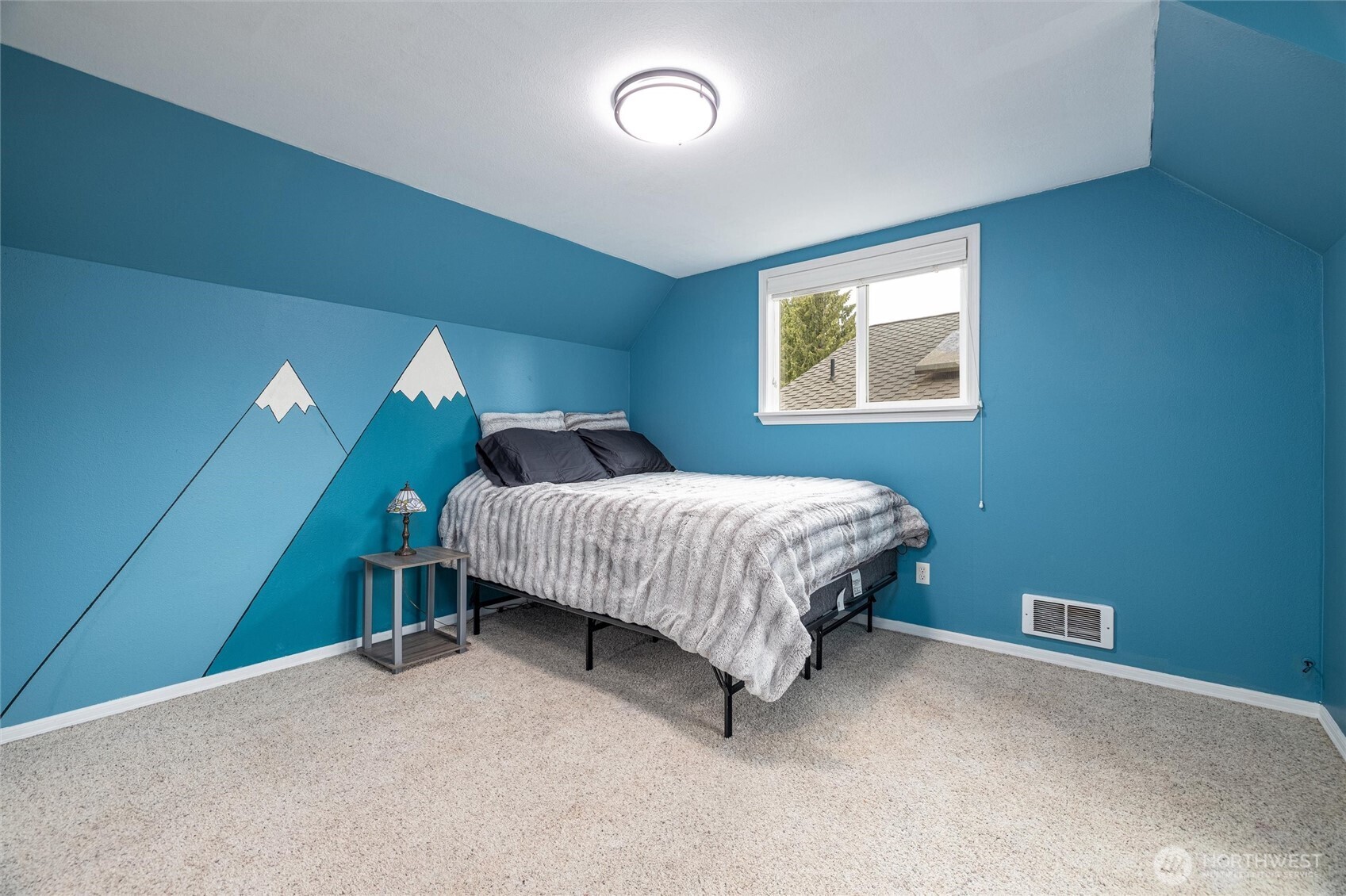 1933 Lake Crest Drive