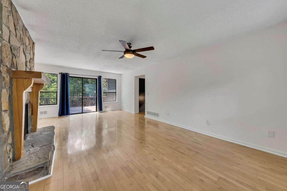 178 Castleair Drive NE