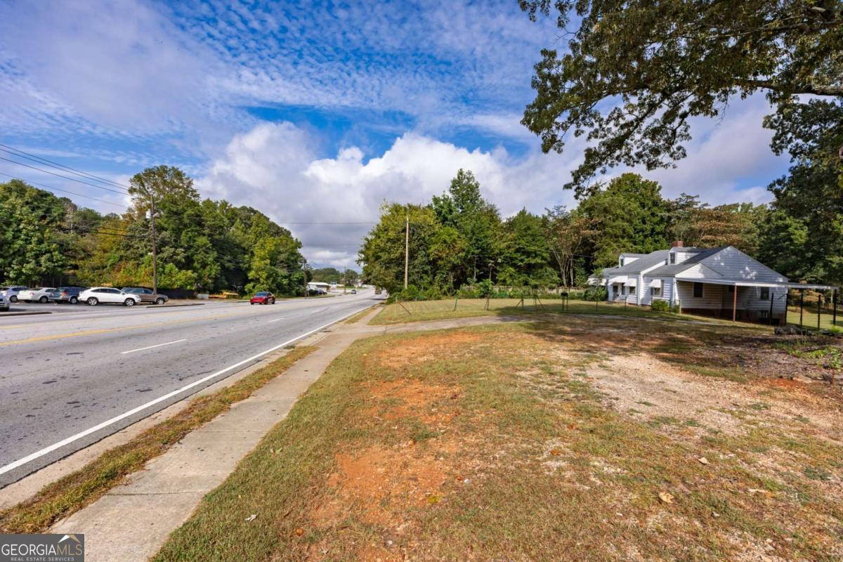1676 Veterans Memorial Highway SW