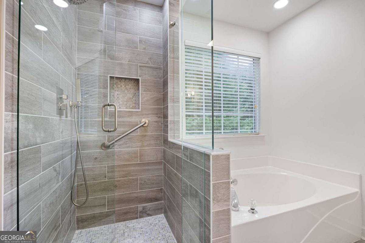 2877 Cressington Bend NW