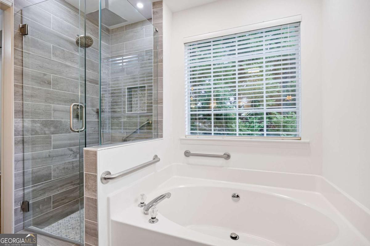 2877 Cressington Bend NW