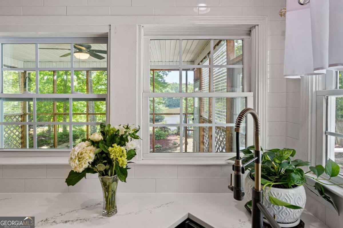 302 Lakeview Lane